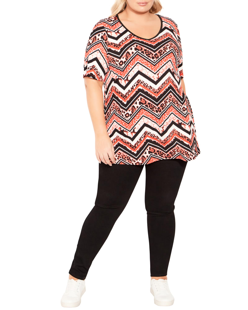 Plus size model wearing  by avenue | Dia&Co | dia_product_style_image_id:202703